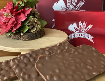 Turrón chocolate con leche y almendras