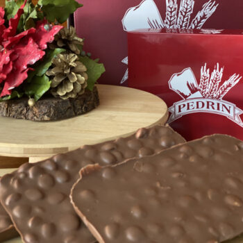 Turrón chocolate con leche y almendras